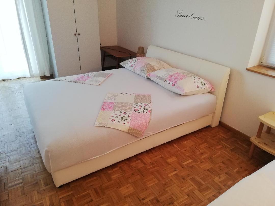 Holiday Home Villa Marin Stanici Bagian luar foto